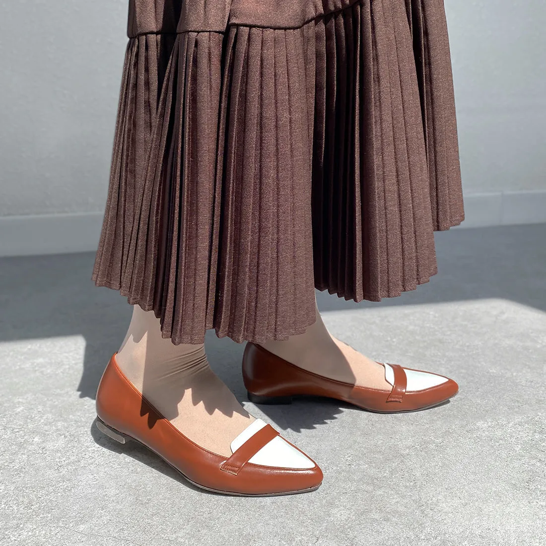 20% OFF: SSBI: Pointed Toe Loafer (124) Brown/C