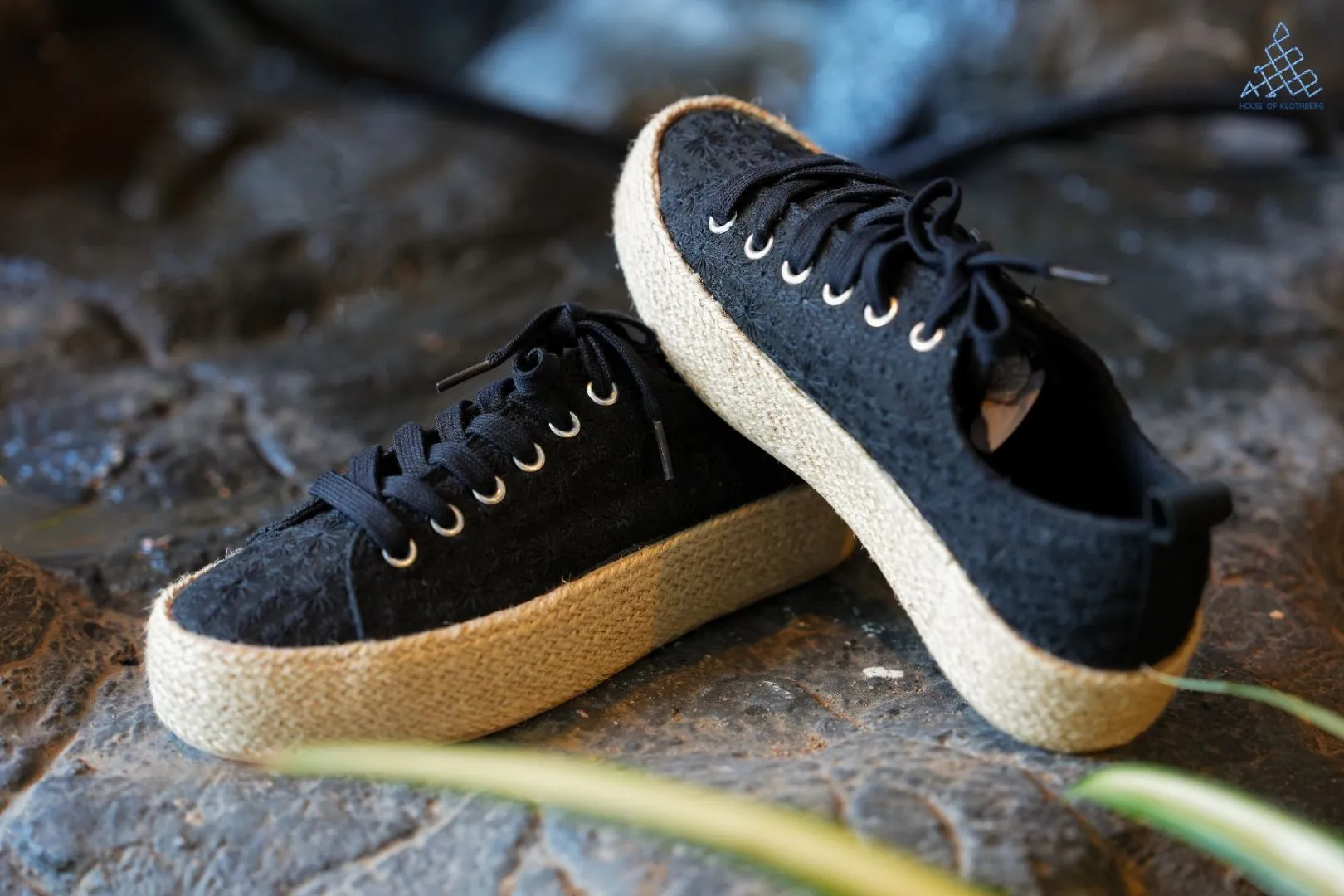 EcoChic Hakoba Sneakers – Black
