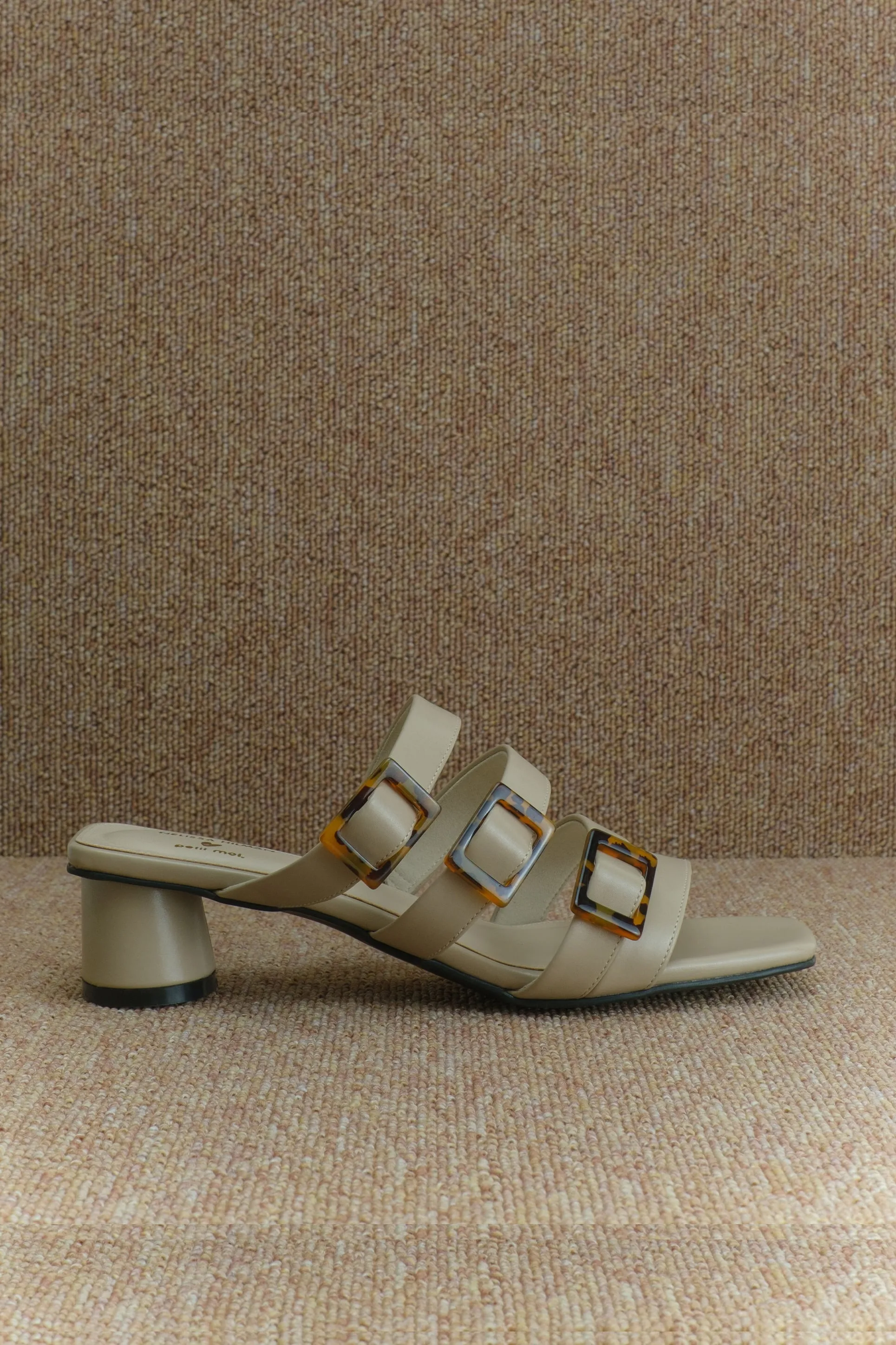 FEMME LIBRE <3 STRAPPY SANDALS IN BEIGE