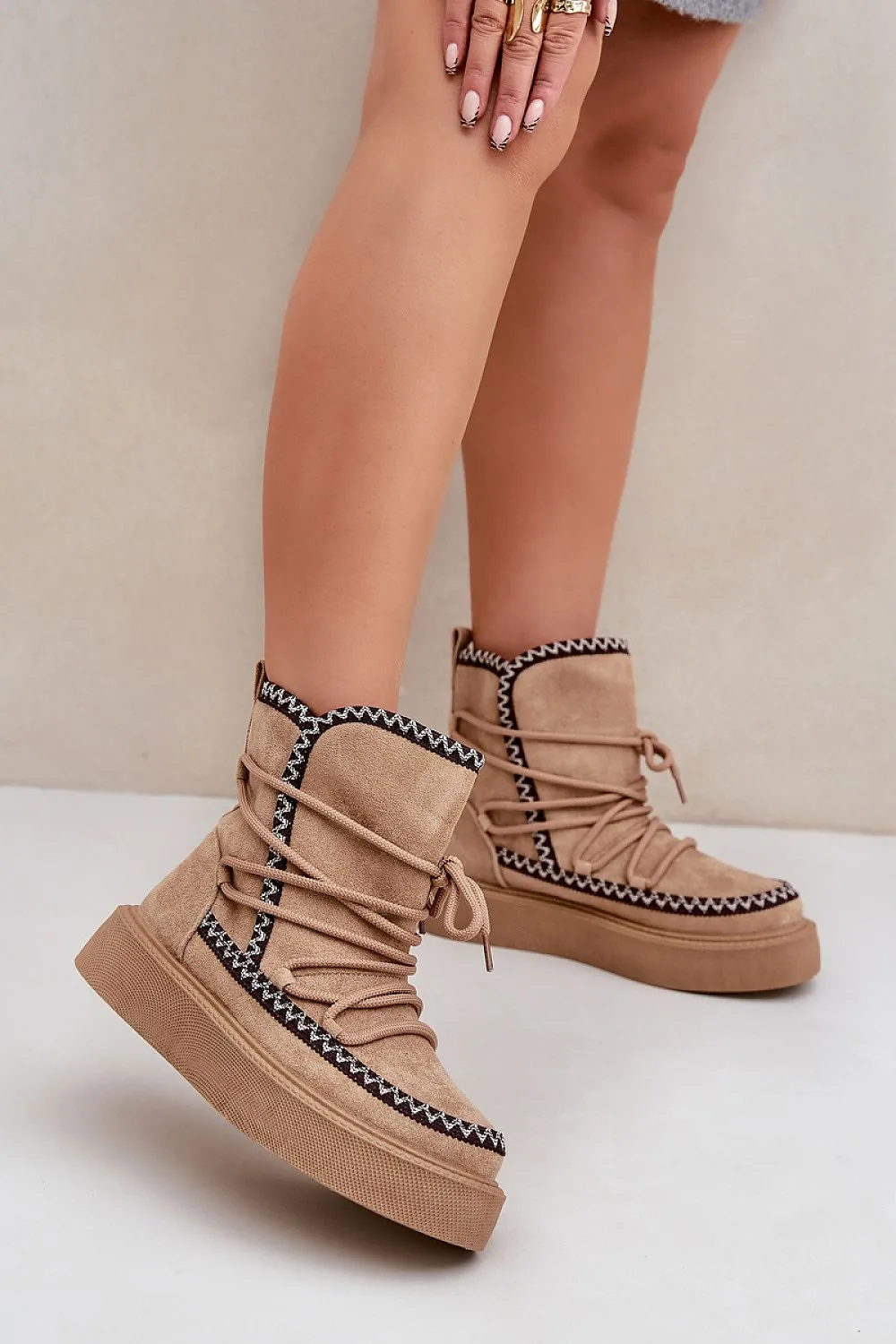 Snow boots