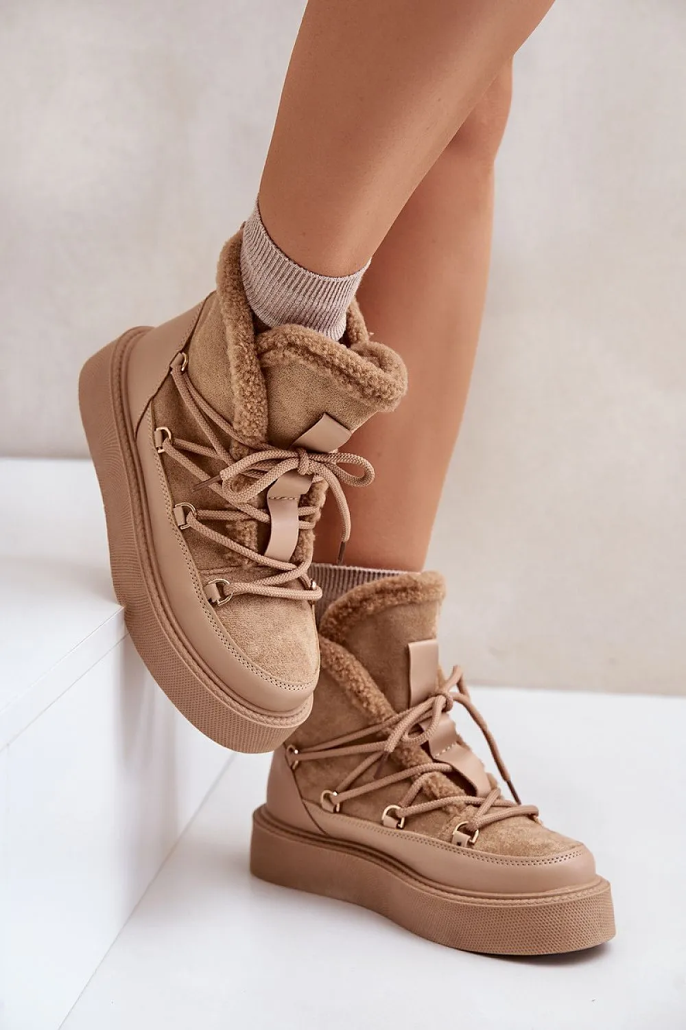 Snow boots