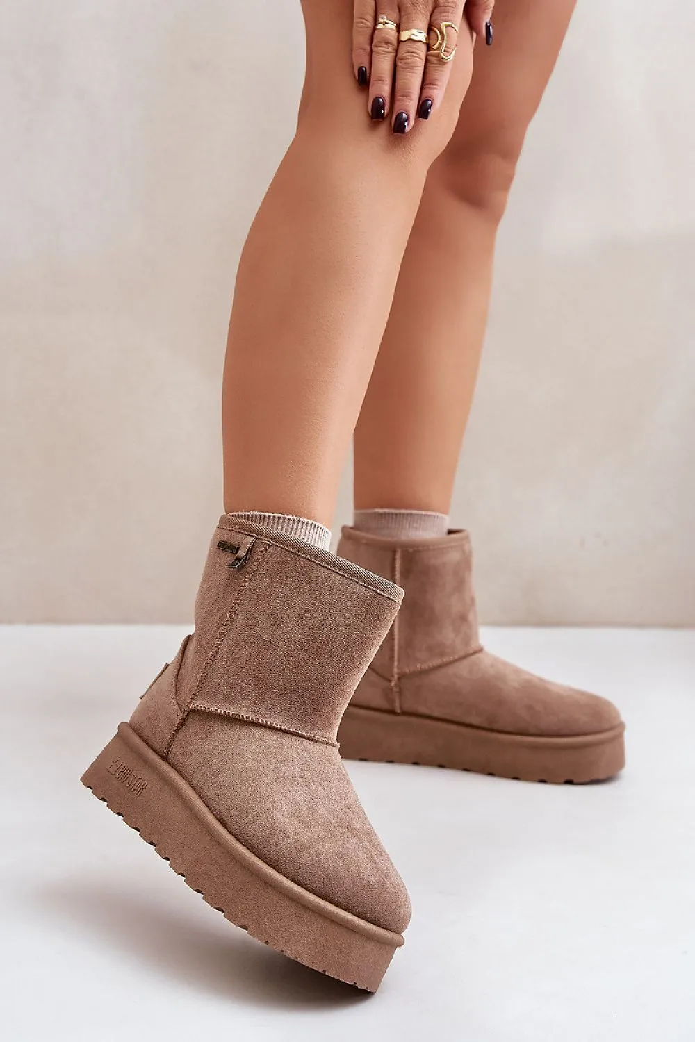 Snow boots