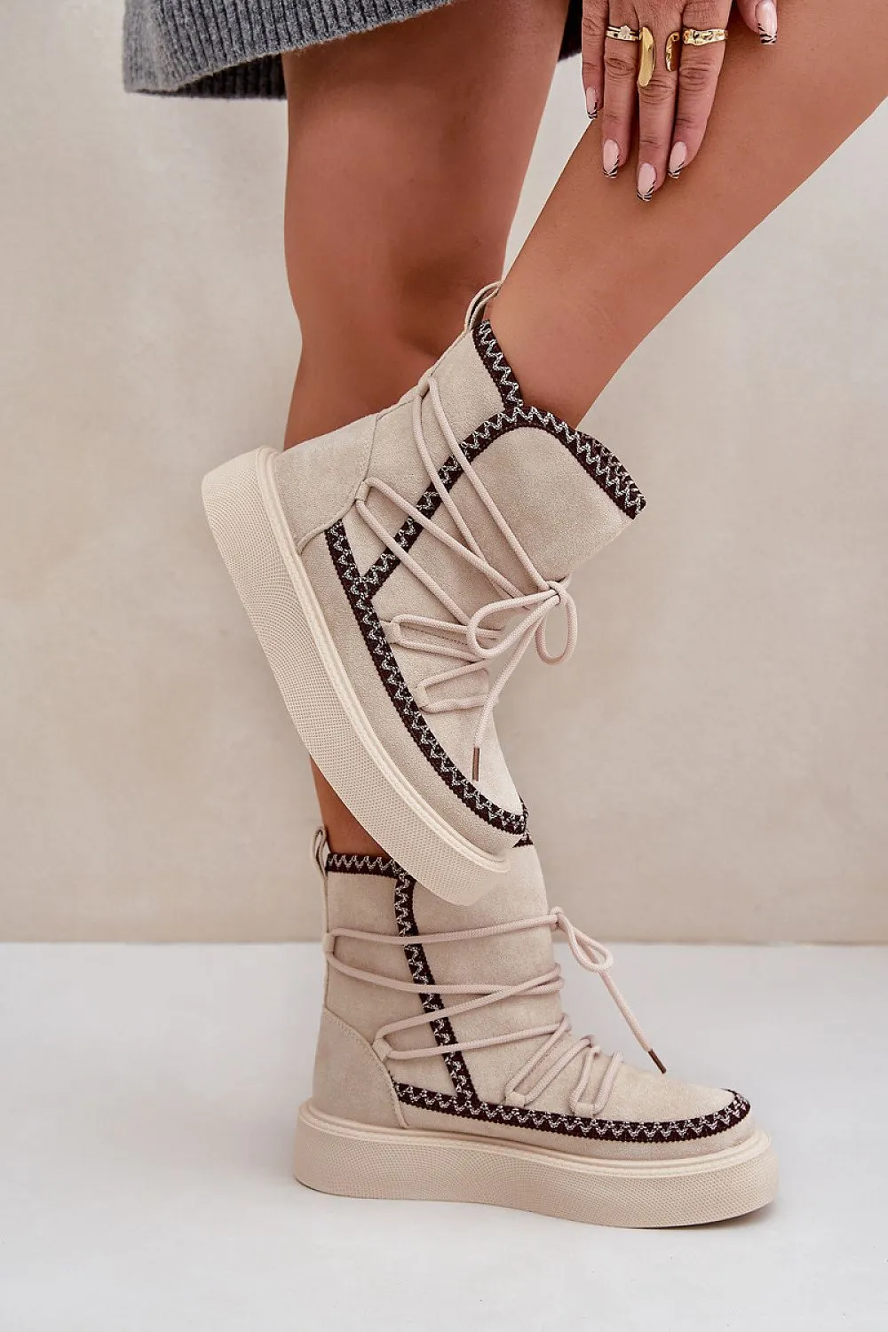 Snow boots