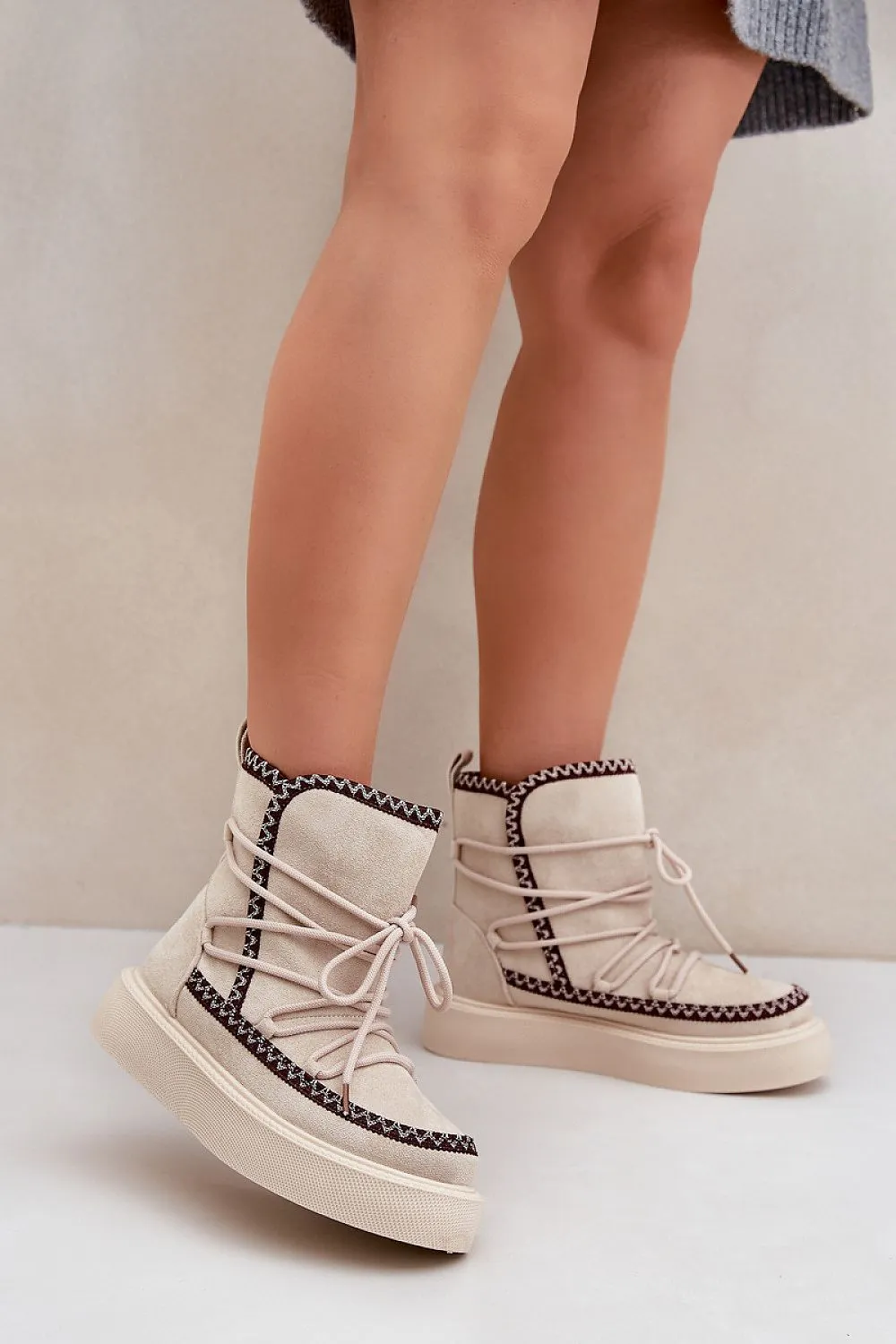 Snow boots