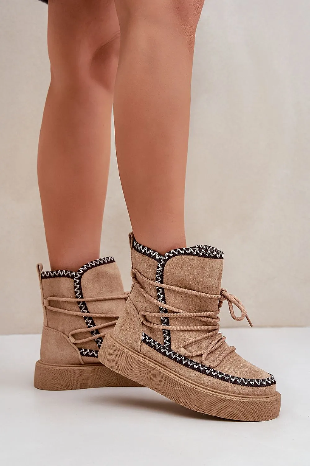 Snow boots